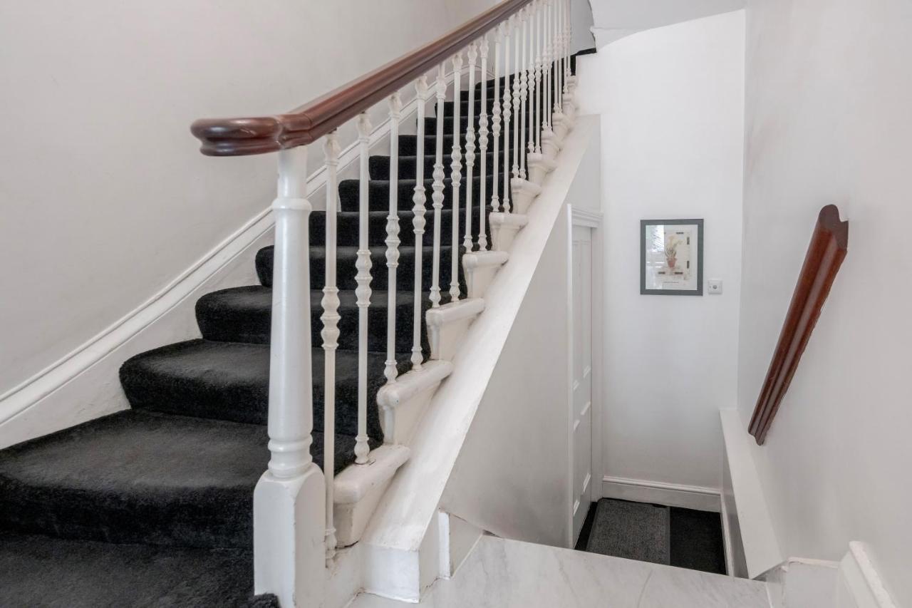 Oxford Street Homestay Лондон Экстерьер фото