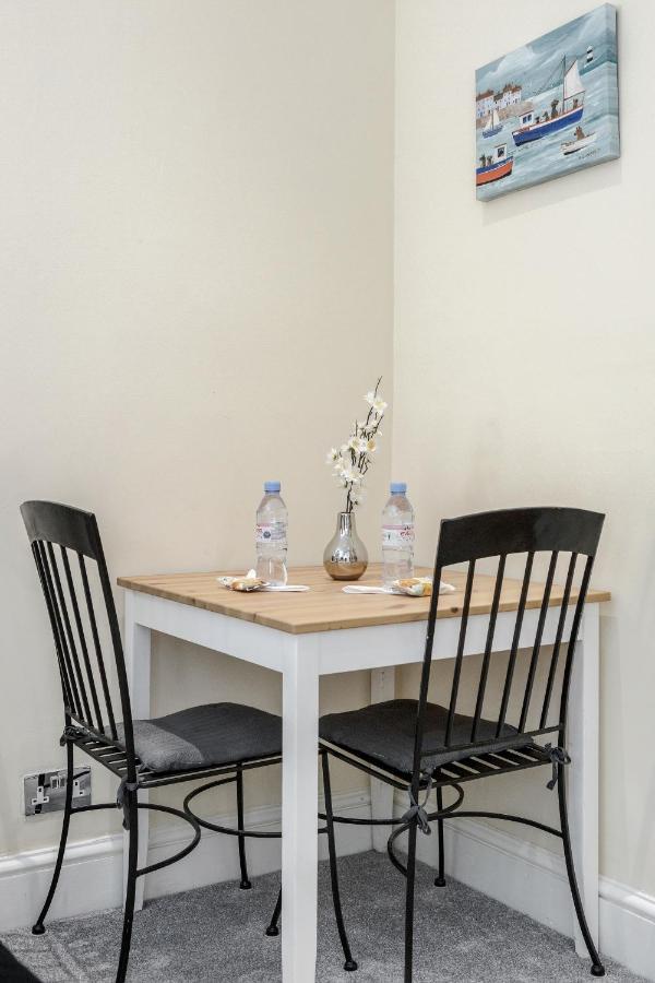Oxford Street Homestay Лондон Экстерьер фото