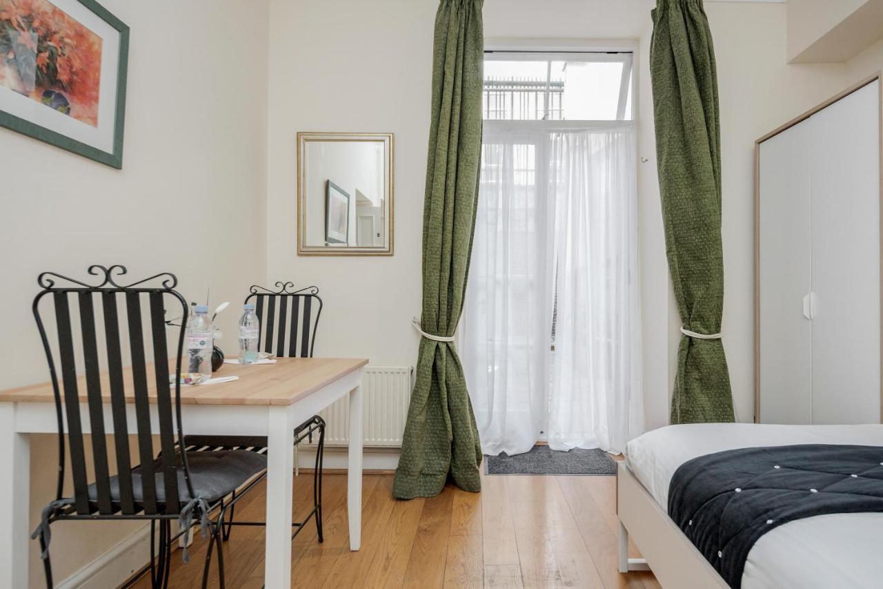 Oxford Street Homestay Лондон Экстерьер фото