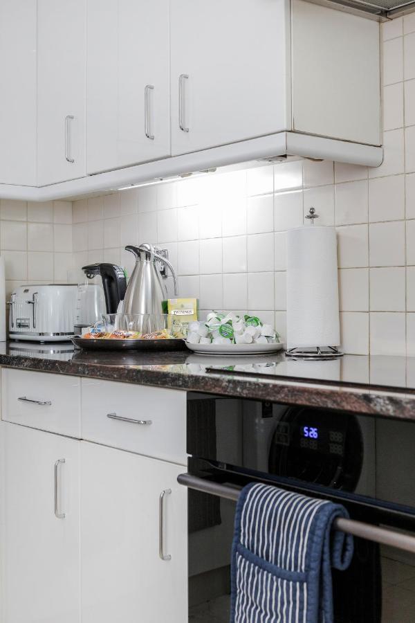 Oxford Street Homestay Лондон Экстерьер фото