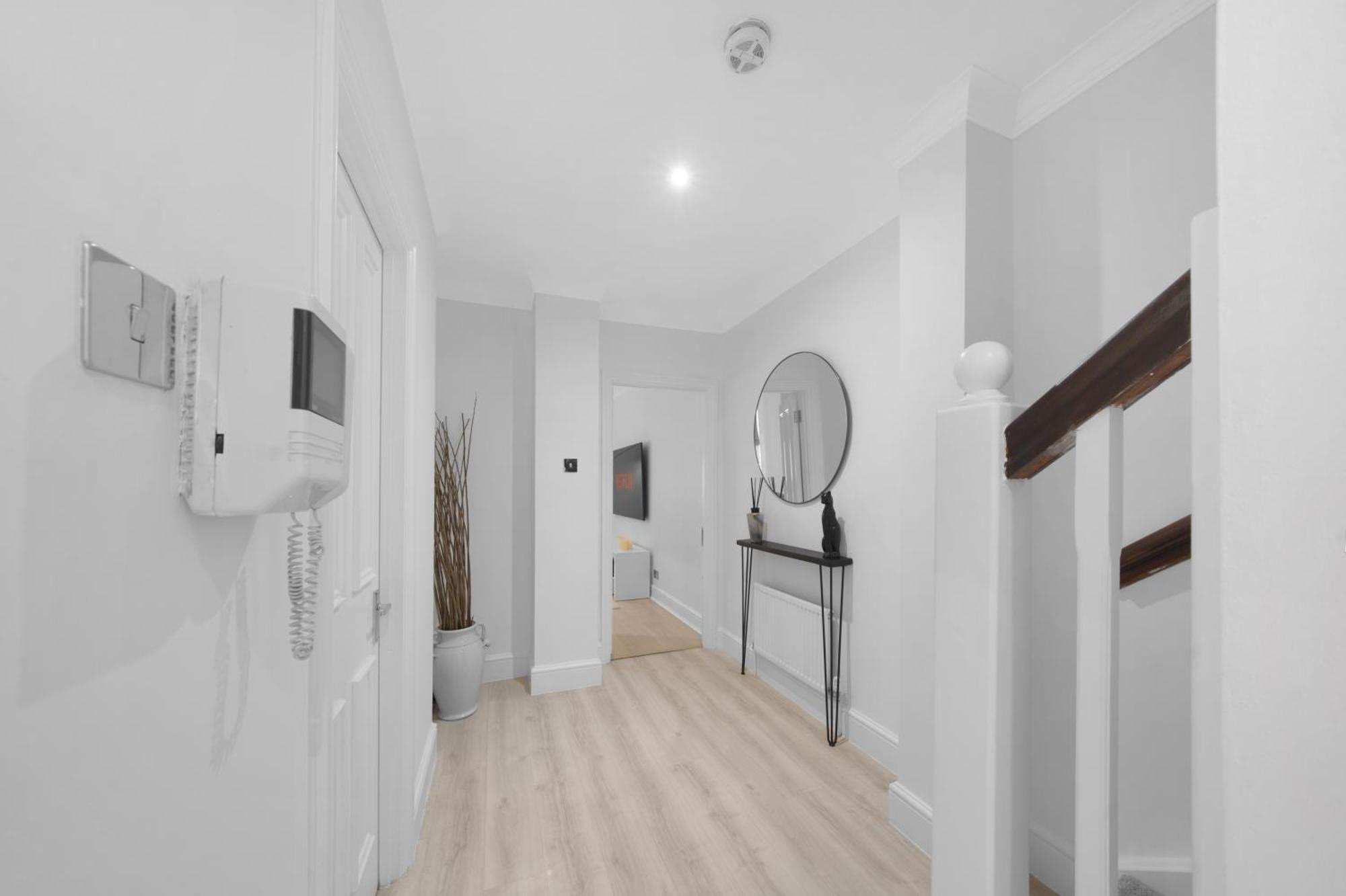 Oxford Street Homestay Лондон Экстерьер фото